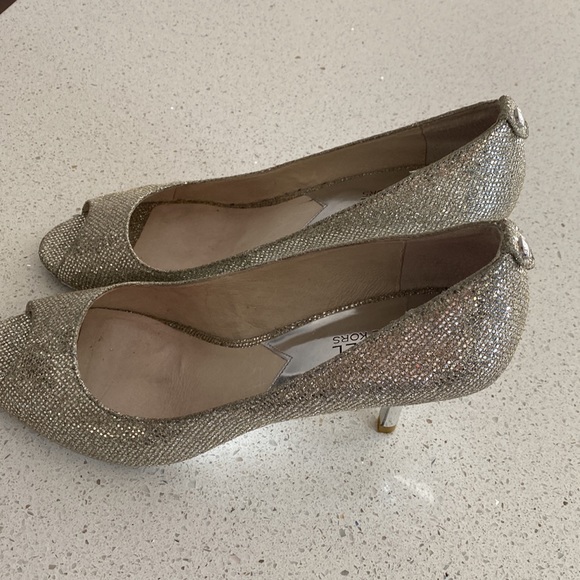 COPY - Michael kors size 9 ., silver Worn a few times . Slightly used in the fr… - Picture 2 of 8